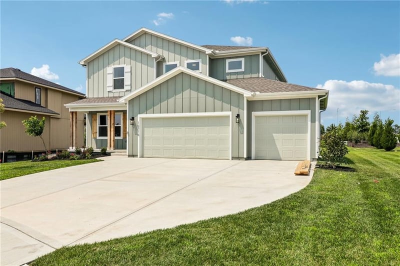 16716 Twilight Ln, Olathe, KS 66062