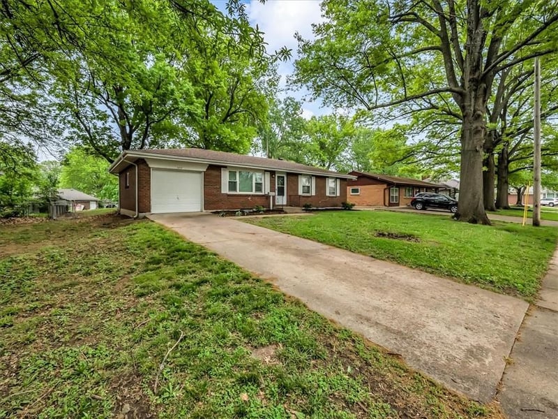 3717 Hocker St, Independence, MO 64055