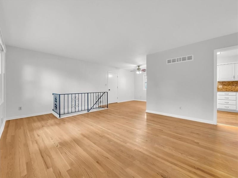 3717 Hocker St, Independence, MO 64055