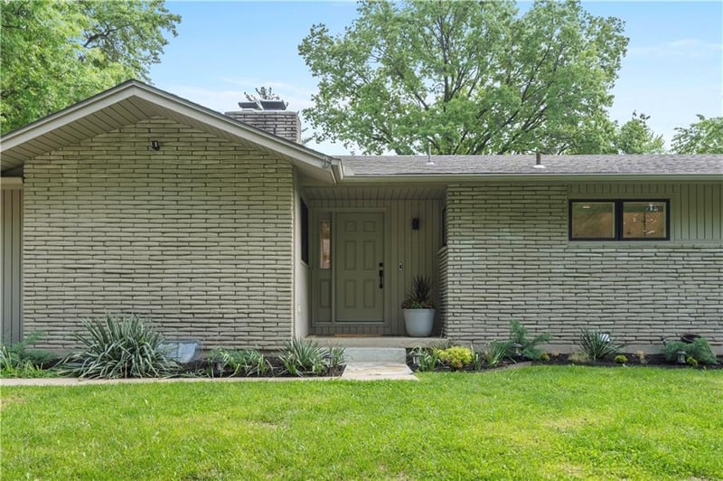 9307 Woodson Dr, Overland Park, KS 66207