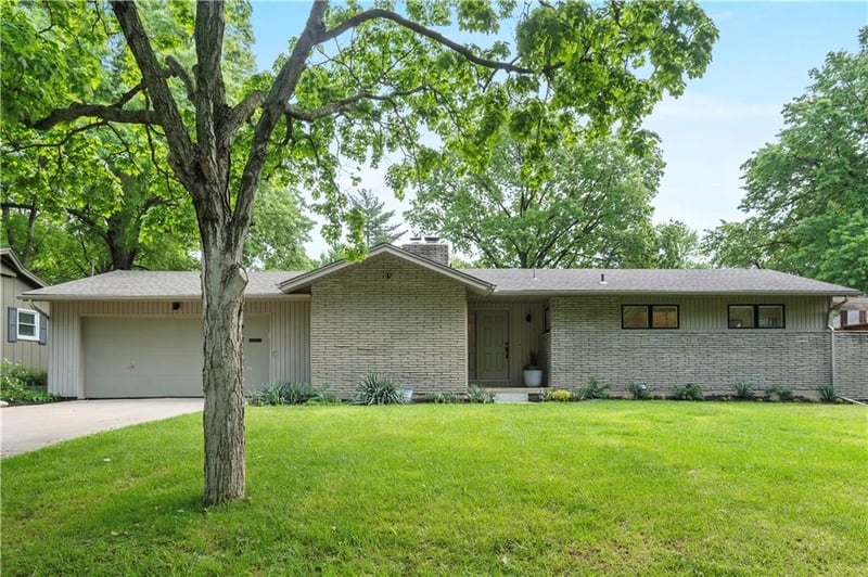 9307 Woodson Dr, Overland Park, KS 66207