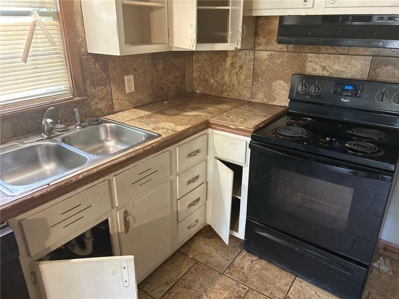 7615 48th St, Kansas City, MO 64129