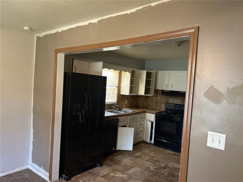 7615 48th St, Kansas City, MO 64129