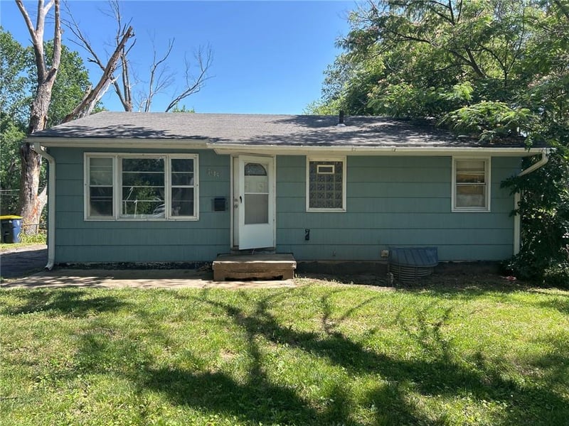 7615 48th St, Kansas City, MO 64129