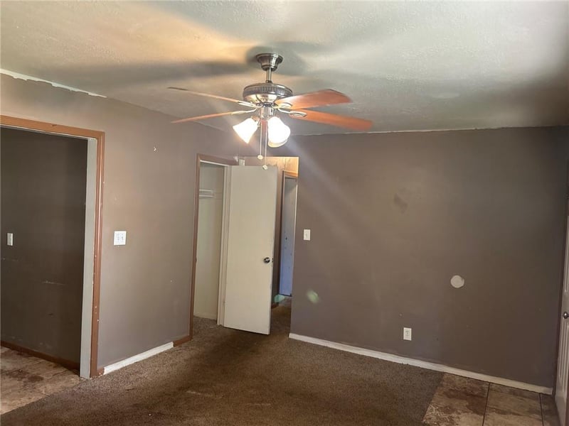 7615 48th St, Kansas City, MO 64129