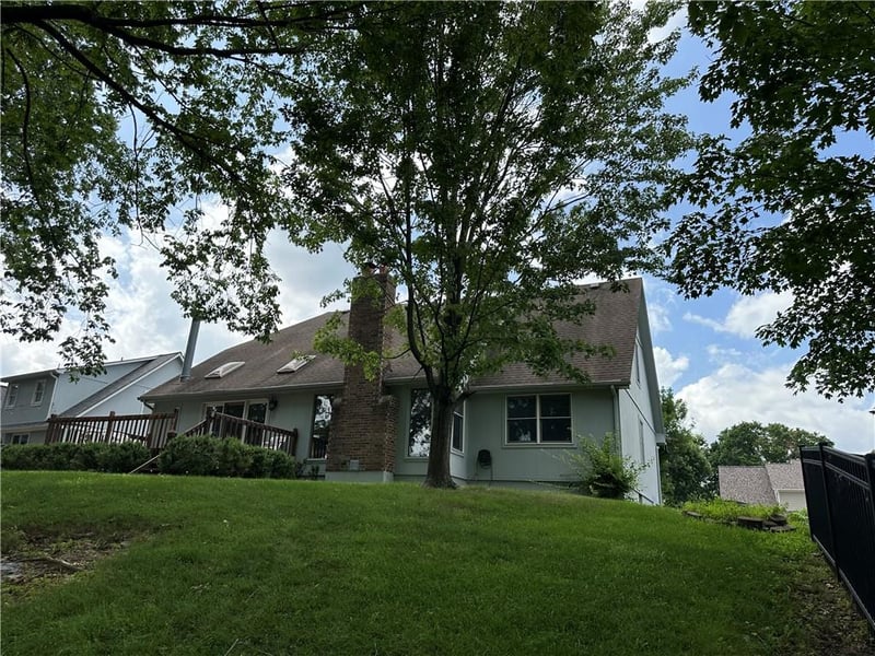 1103 Stonecreek Dr, Blue Springs, MO 64015