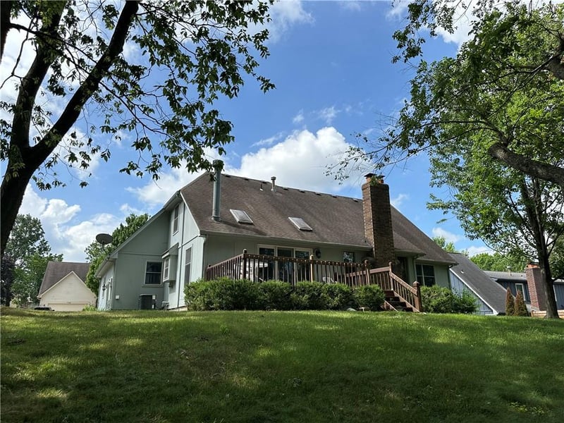 1103 Stonecreek Dr, Blue Springs, MO 64015