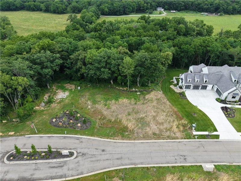 8456 175th St, Overland Park, KS 66221