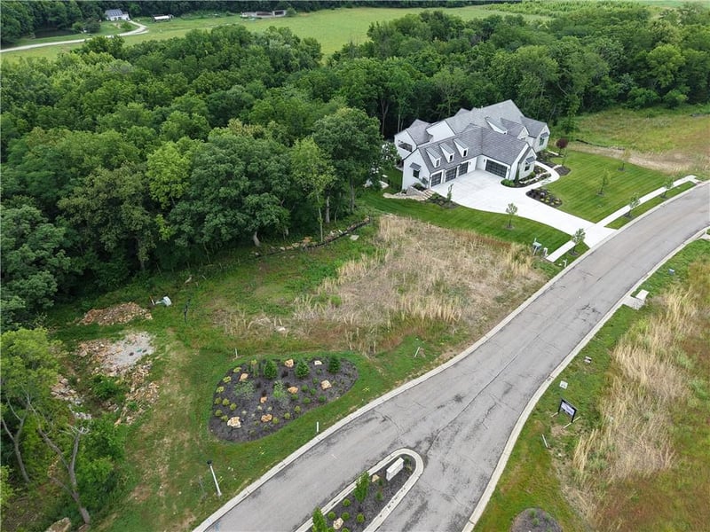 8456 175th St, Overland Park, KS 66221