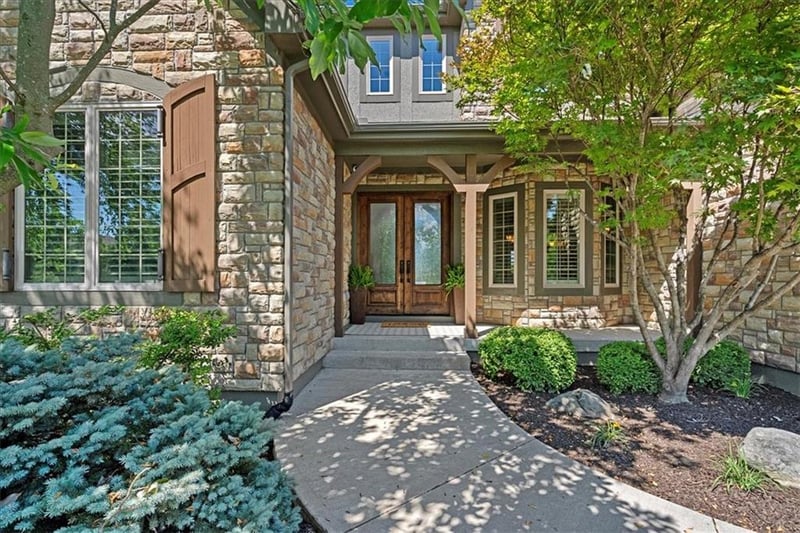 16220 Grant St, Overland Park, KS 66085