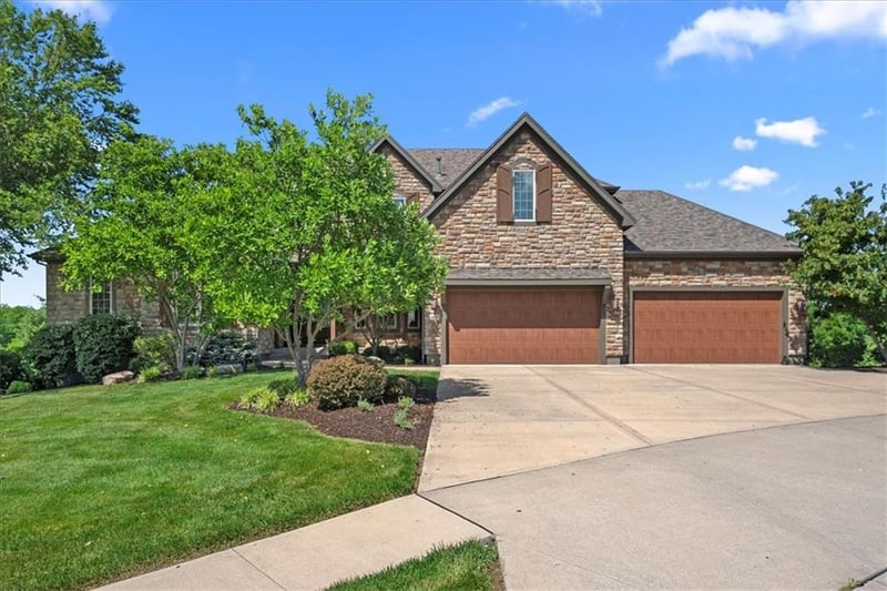 16220 Grant St, Overland Park, KS 66085