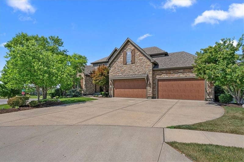 16220 Grant St, Overland Park, KS 66085