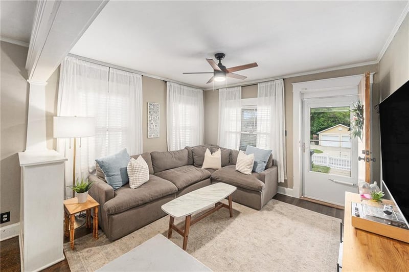 6316 Oak St, Kansas City, MO 64113