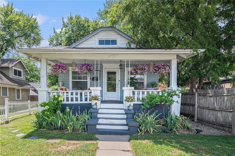 6316 Oak St, Kansas City, MO 64113