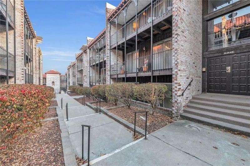 5015 Walnut St #A, Kansas City, MO 64112