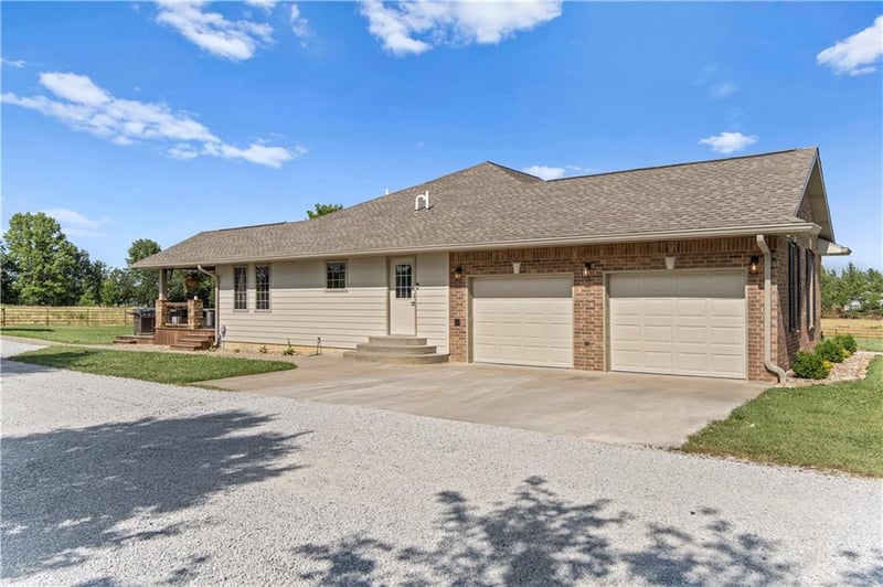 14859 E Rebel Rd, Nevada, MO 64772