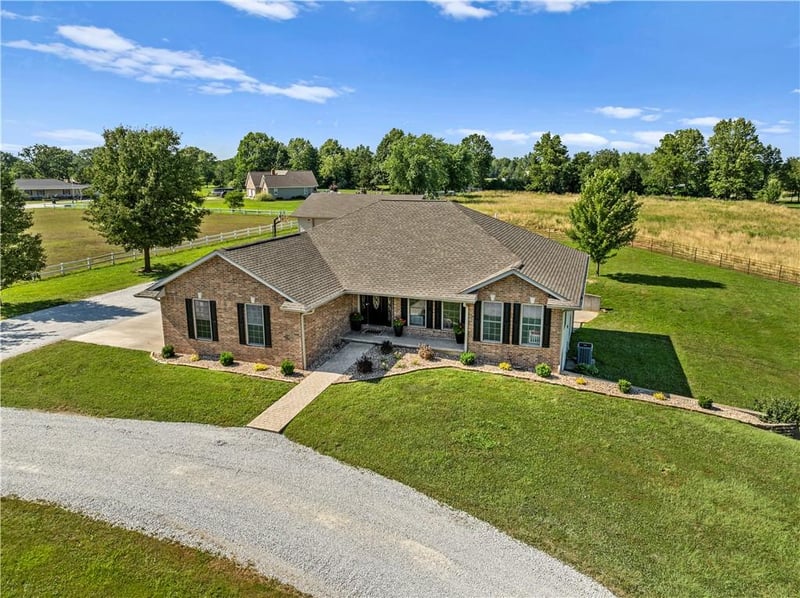 14859 E Rebel Rd, Nevada, MO 64772