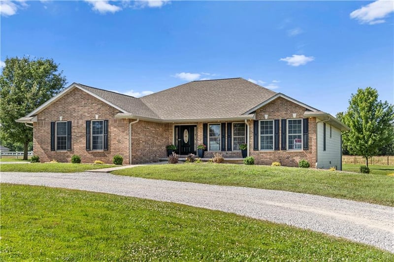14859 E Rebel Rd, Nevada, MO 64772