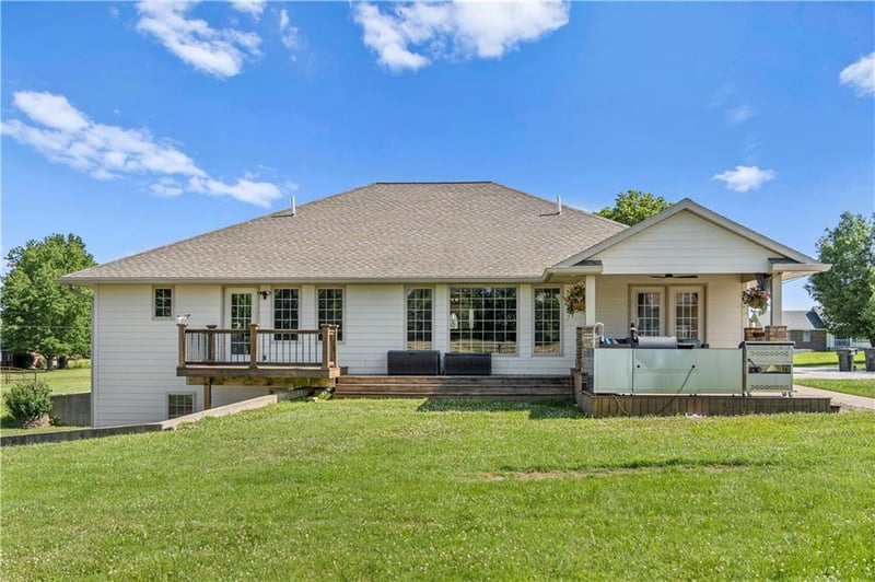 14859 E Rebel Rd, Nevada, MO 64772