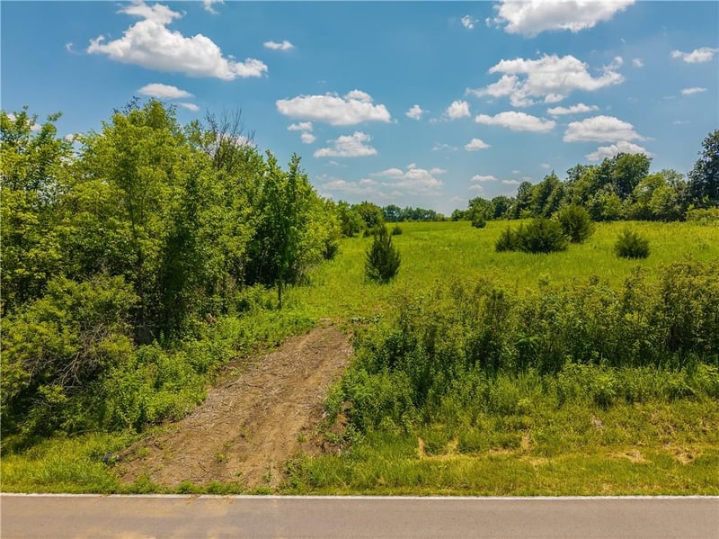 P Hw SW, Clarksdale, MO 64430