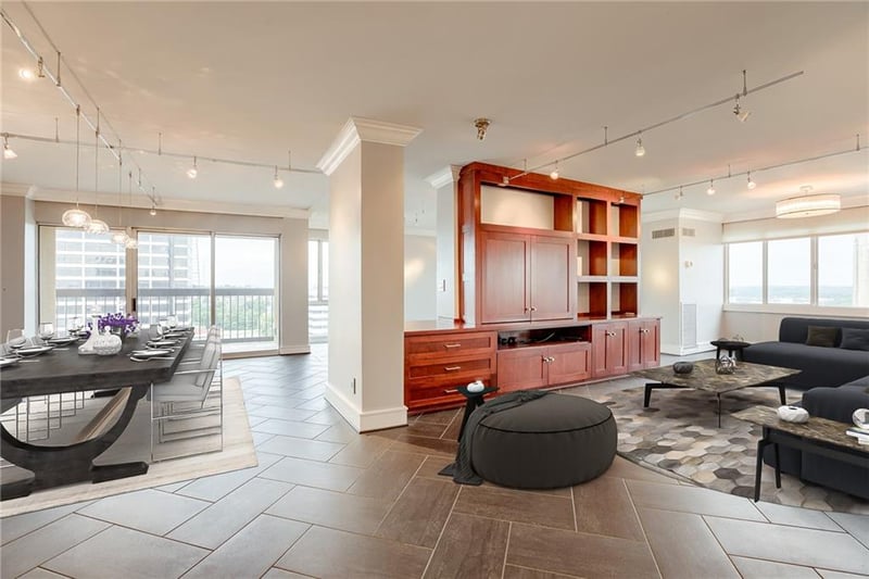 2510 Grand Blvd #2502-03, Kansas City, MO 64108