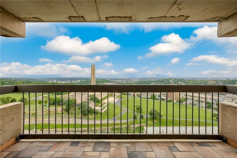 2510 Grand Blvd #2502-03, Kansas City, MO 64108
