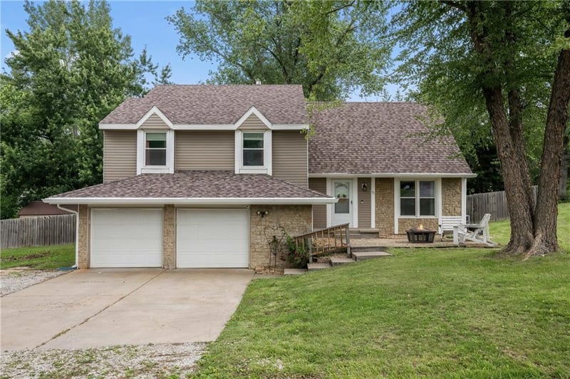 13 Baber Cir, Camden Point, MO 64018
