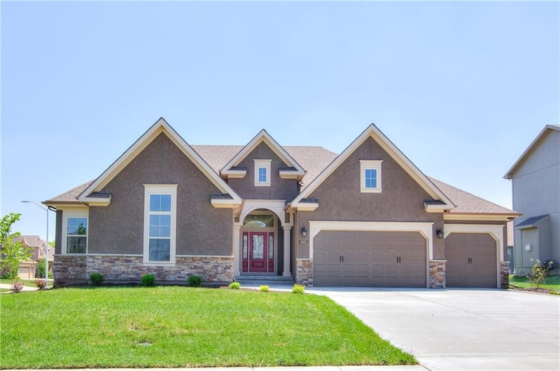 1605 106th Ter, Kansas City, MO 64155