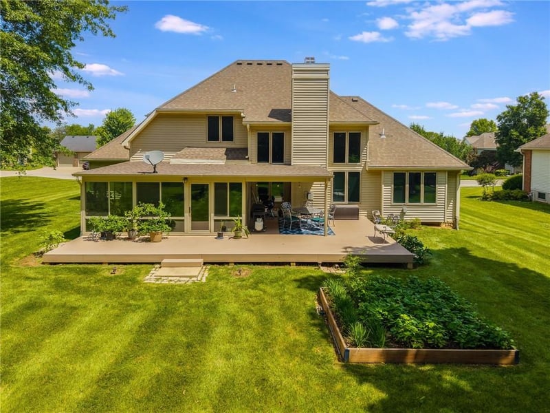 4902 Corinth Dr, St Joseph, MO 64506