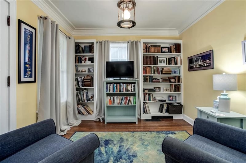 6033 Central St, Kansas City, MO 64113