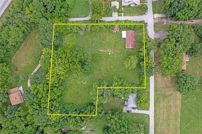 6404 Richmond Ave, Kansas City, MO 64133