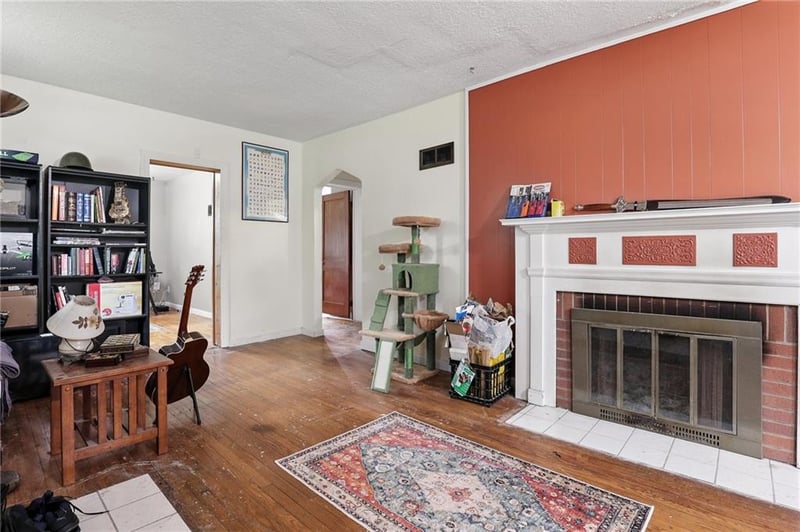 6404 Richmond Ave, Kansas City, MO 64133