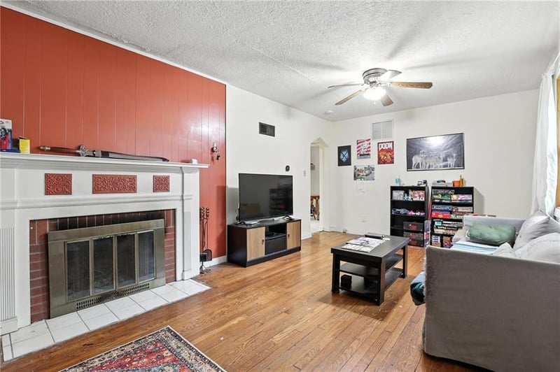 6404 Richmond Ave, Kansas City, MO 64133