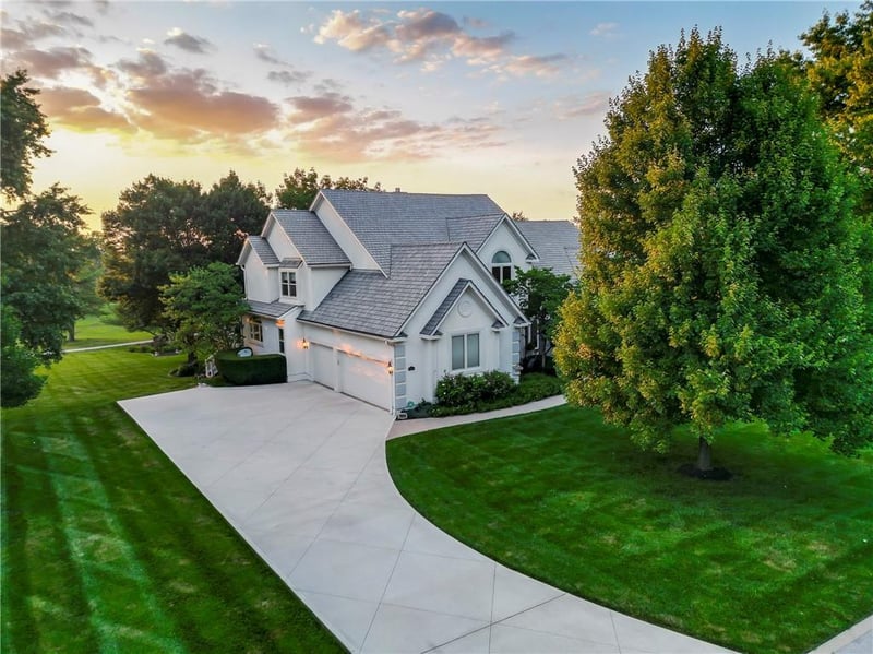 16810 S Grace Dr, Loch Lloyd, MO 64012