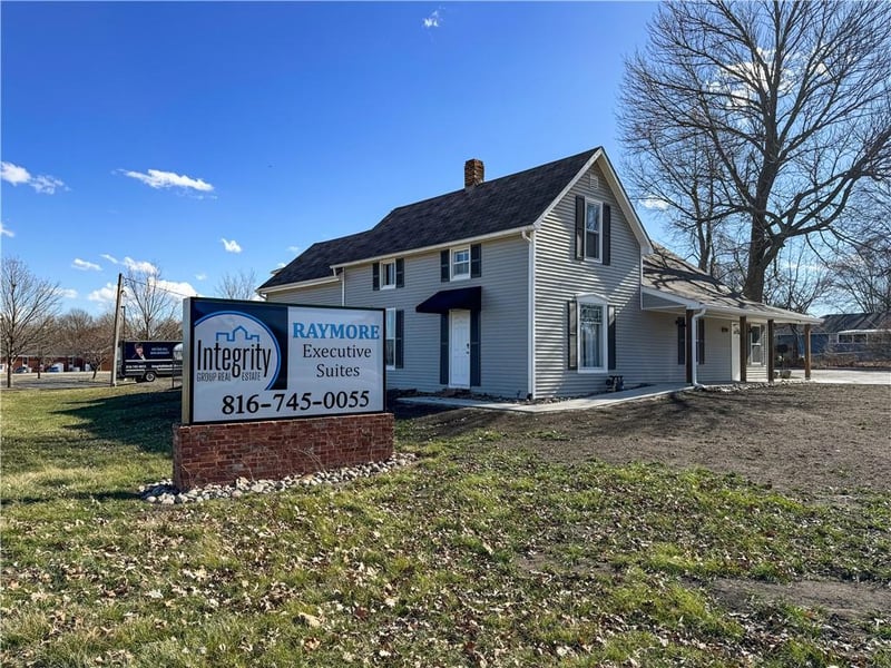 103 Jefferson St, Raymore, MO 64083