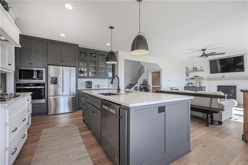 9711 Ingrid St, De Soto, KS 66018