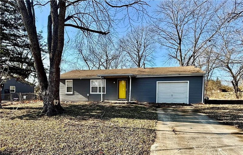 18802 Lakeside Ln, Belton, MO 64012