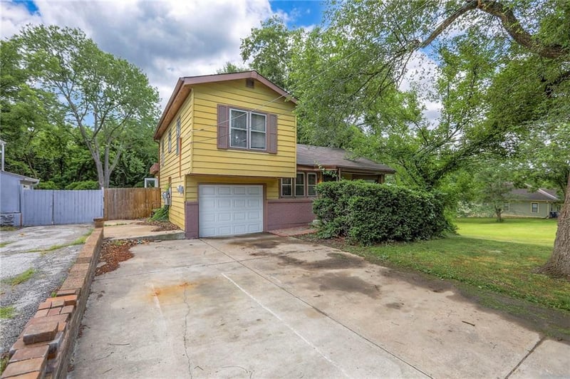 8519 Woodland Ave, Kansas City, MO 64131