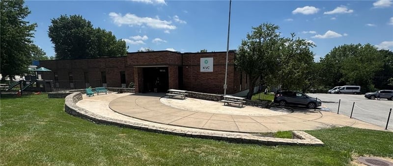 8383 Blue Pw, Kansas City, MO 64133