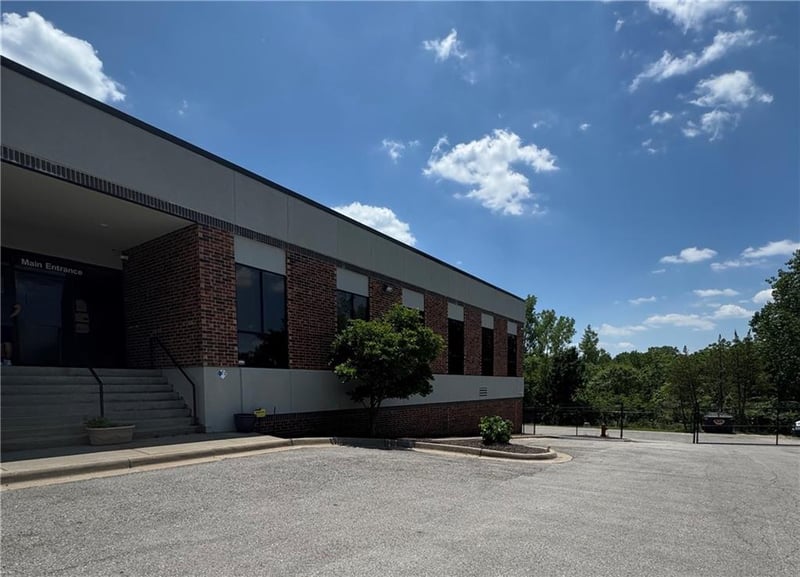 8383 Blue Pw, Kansas City, MO 64133