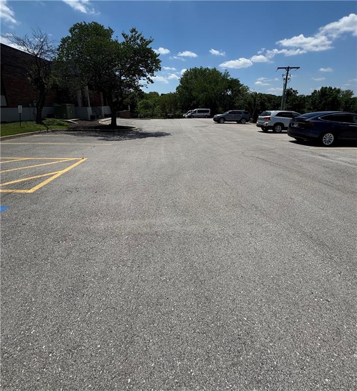 8383 Blue Pw, Kansas City, MO 64133