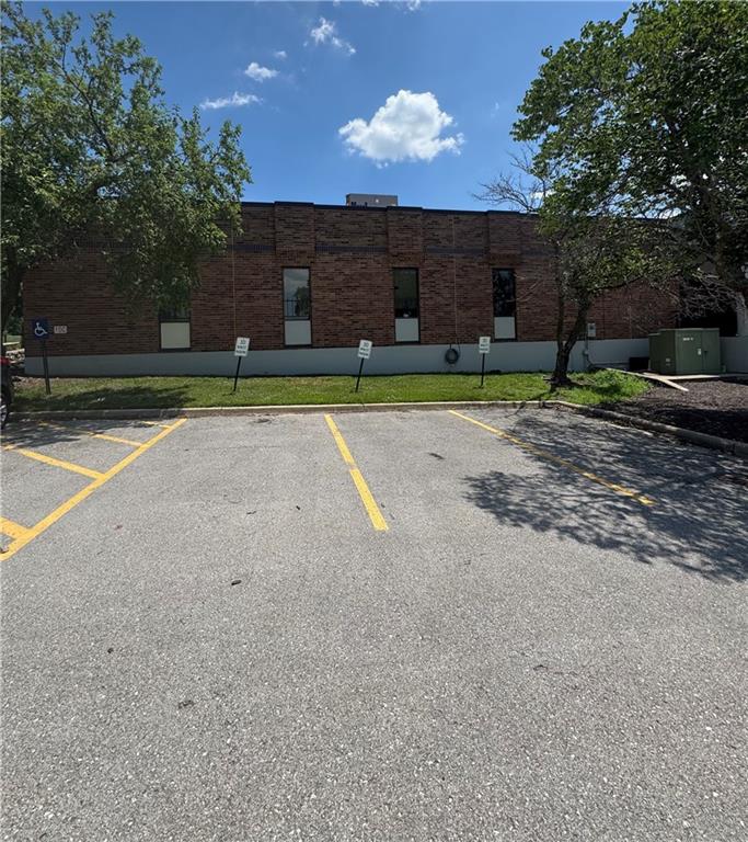 8383 Blue Pw, Kansas City, MO 64133