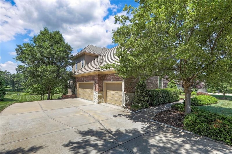 10118 N Helena Ave, Kansas City, MO 64154