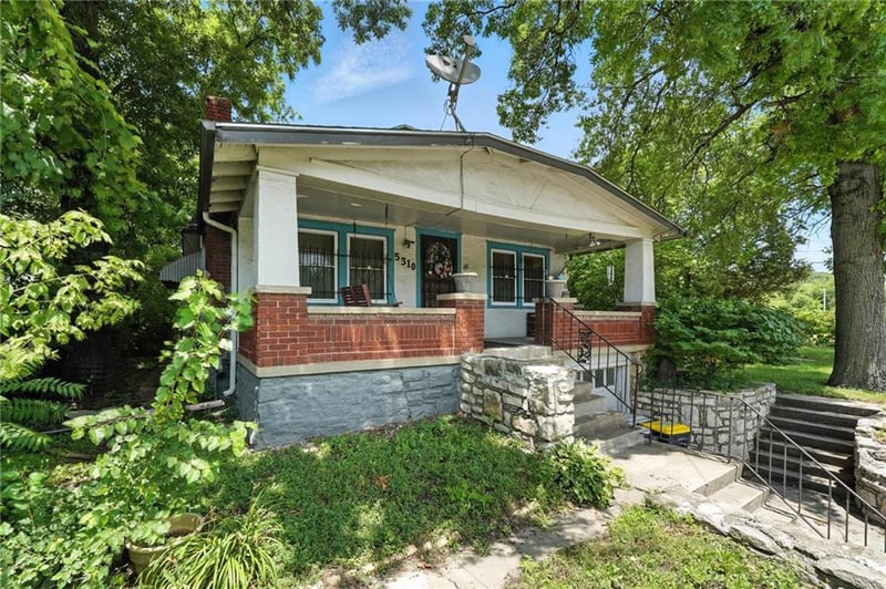 5310 Blue Pw, Kansas City, MO 64130