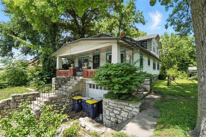 5310 Blue Pw, Kansas City, MO 64130