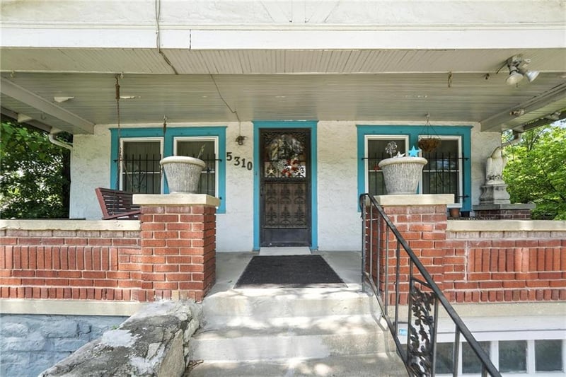 5310 Blue Pw, Kansas City, MO 64130