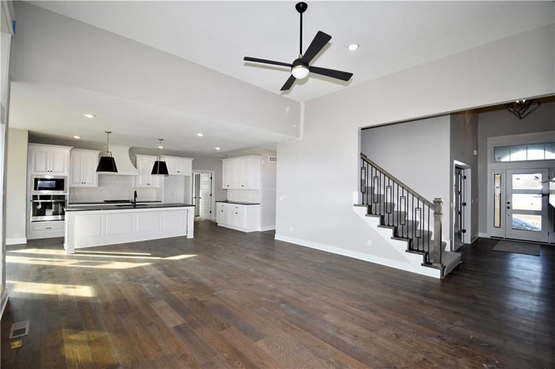 8325 76th Ter, Kansas City, MO 64158