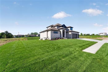 8325 76th Ter, Kansas City, MO 64158