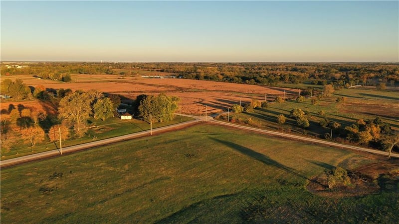 25987 215th St, Spring Hill, KS 66083