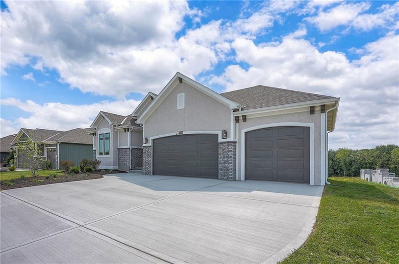 8212 89th Ter, Kansas City, MO 64153